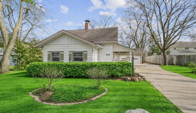 5 Bed Home w/Big Yard & Front Porch by Navy Base
