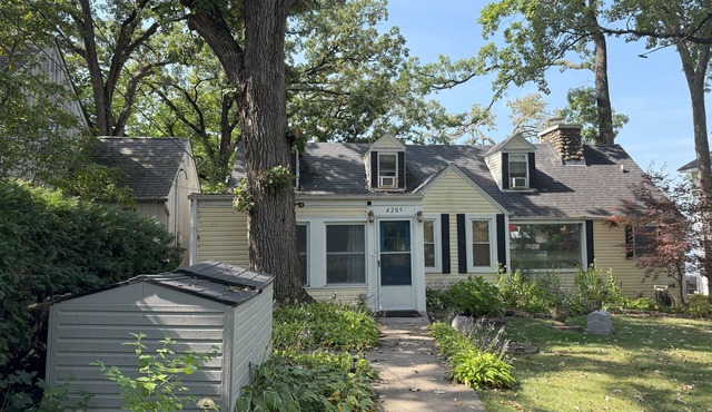 5-bedroom Lakefront Getaway on Private Wonder Lake – Sleeps 8