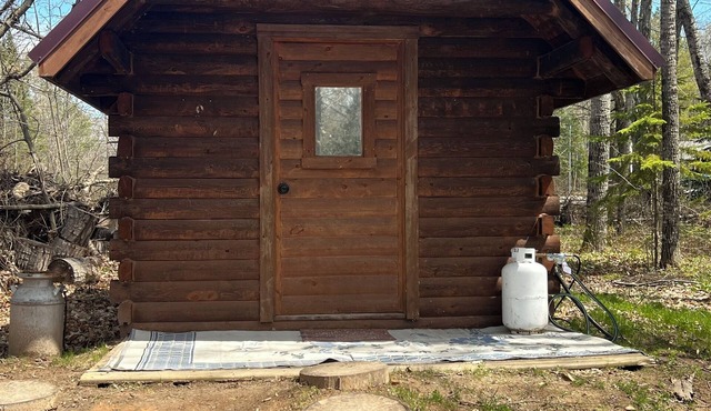 5 separate living spaces up to 20 ppl Game room, fire pit mins away from Curtis