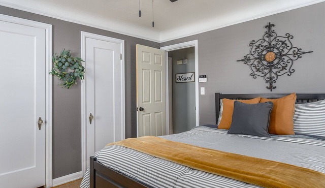 5BR/2BA Beautiful and Spacious Home in Quiet Area
