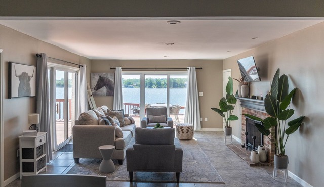 6BD - Riverfront Home w/Gorgeous Views