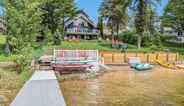 7K Sqft Lakefront Escape, Sandy Beach, Barrel Sauna, Game Room, Fire Pit