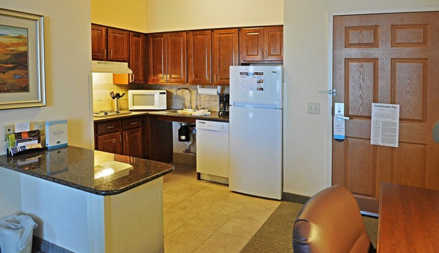 Accessible 2-BR Suite w/Tub & 2 Bathrooms