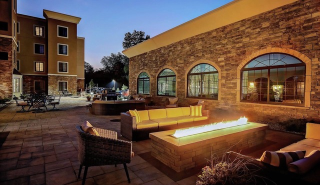 Accessible King Studio w/Pool & Breakfast
