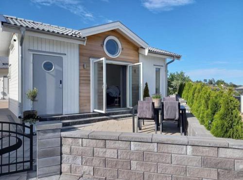 Accommodation close to the ocean on the West Coast