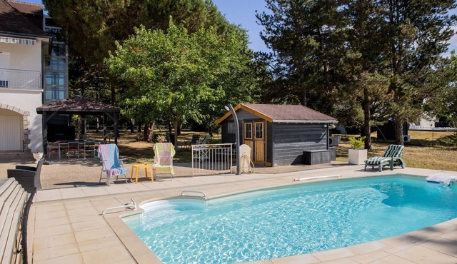 Accommodation for 2 with Pool
