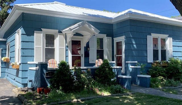 Adorable, “ Beach View Cottage” Lake Michigan views! Best location!