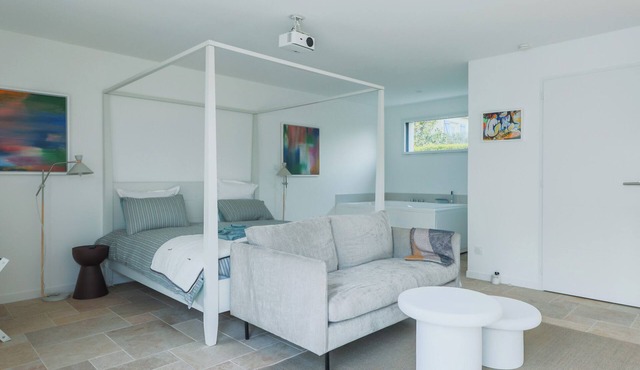 Agathe suite with air-conditioning, balneo and pool.
