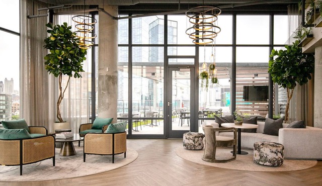 Airy River West Studio w/Gym & BBQ, steps to Blue Line, by Blueground