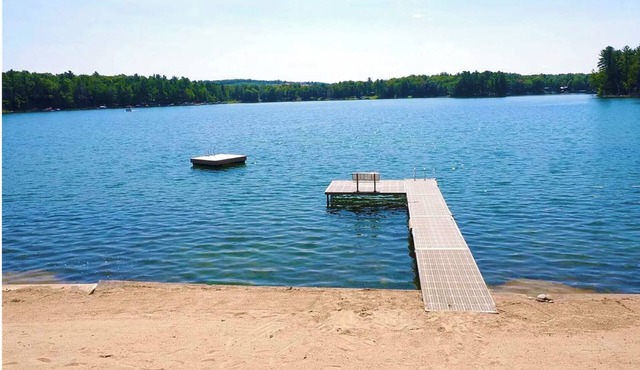 ALL-Sport Arrowhead Lake Private Beach-Front Home