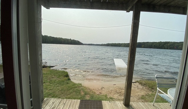 ALL YEAR ROUND FUN! LAKE FRONT! BLUE BEAR TRAIL UP THE DRIVEWAY! I