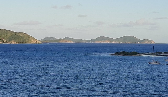 "Almost beachfront " Snorkeling & Kayaks across the street. 2 Bed 2 Bath Cottage