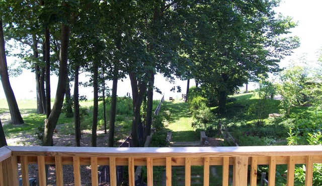Ann's Carriage House.peaceful, lovely, clean, close to beaches and trails