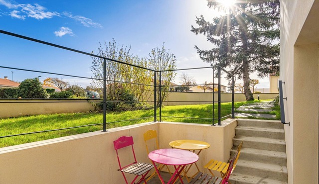Apartment 'La Chevallerie' with Private Terrace, Private Garden and Wi-Fi
