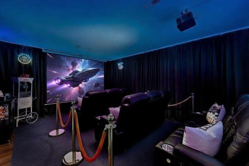Arcade Theater Gym Office Sleeps 15