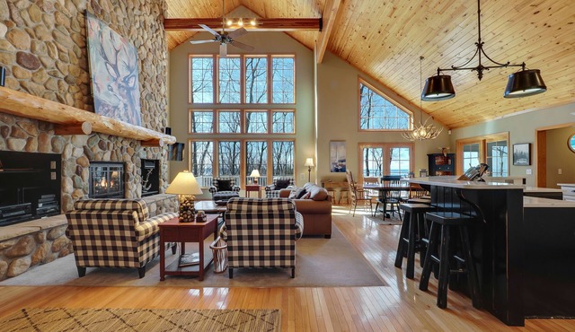 Arrowhead Summit | Month long rentals | Hot Tub | Sleeps 20