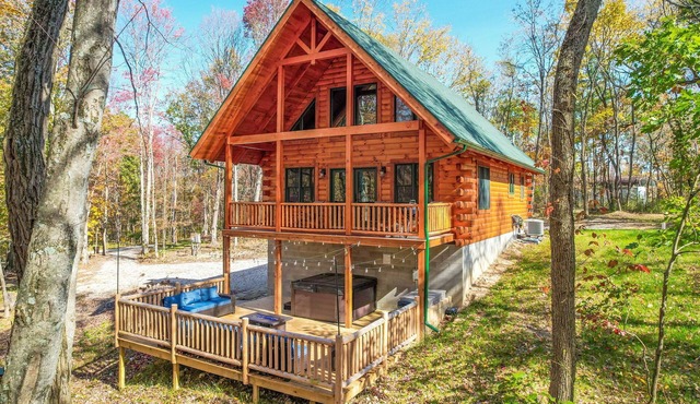 Authentic Log Cabin - Sleeps 10 - Hot Tub - Fire Pit - Hocking Hills in Logan
