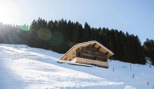 Authentisches Schweizer Alpenchalet aus dem 18. by Interhome