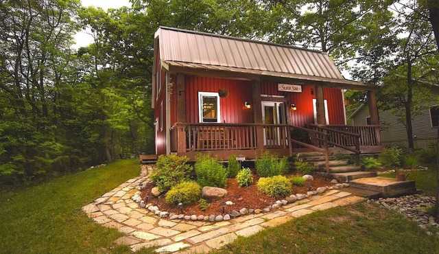 AWESOME LOCATION AND COTTAGE! NEW PICTURES COMING SOON