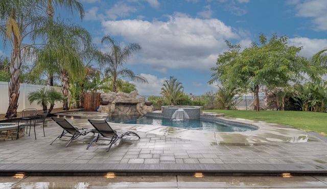 Backyard Paradise – Pool, Firepit & Outdoor Dining