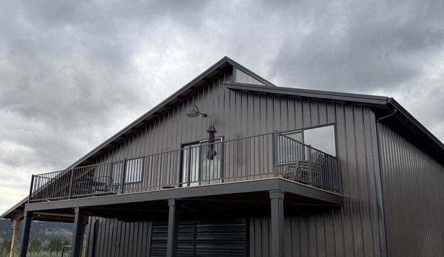 Barn Loft Studio with Large Deck and Kitchenette Close to Hagg Lake and Wineries
