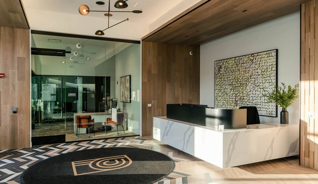Barsala l Modern studio, fitness center & kitchen