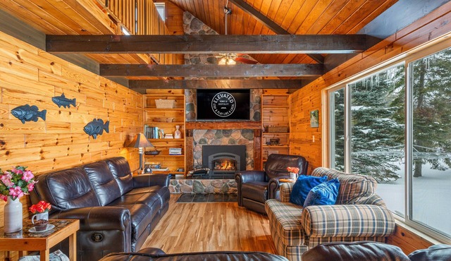 Bass Bay Getaway | Lakefront Family Cottage