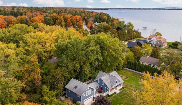 Bayside Manor: Walk to Beach & Marina - Pets OK!