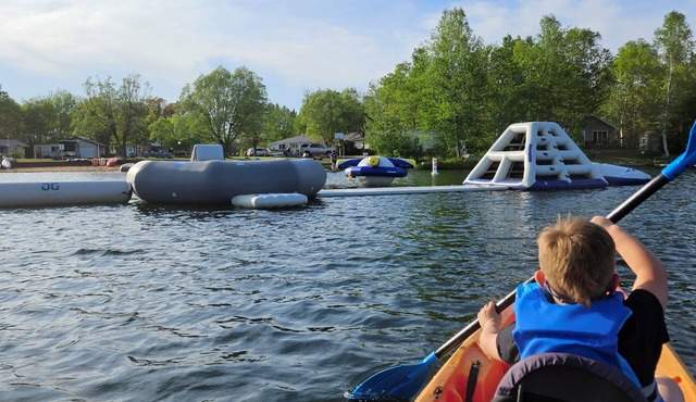 Beach, Aqua Park, Kayaks + SUPs, Playground, Campfires, Lawn Games! - Cottage 1