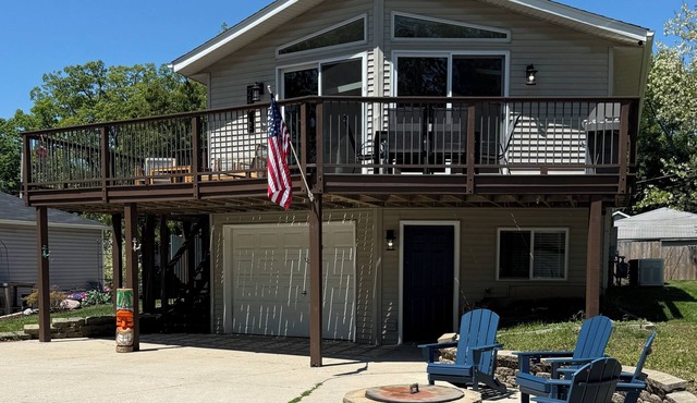 Beach House w/Huge Deck Amazing Views! Kayaks, Swim, Fish! Golf Cart Rental!