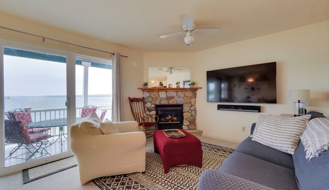Beachfront Onekama Vacation Rental w/Balcony!