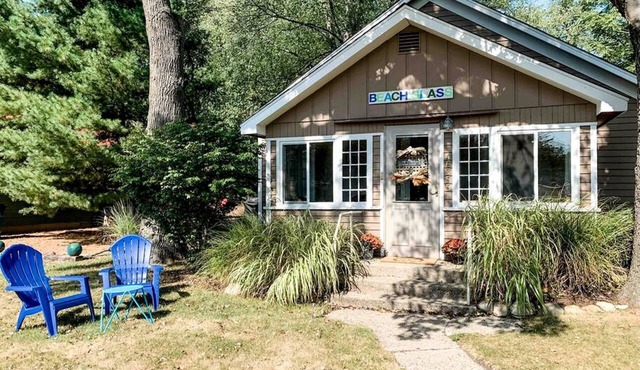 Beachglass Cottage - Family Friendly Kids and Pets, Grand Beach, MI