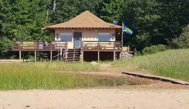 Beachhouse On Beautiful Sand Beach Near Escanaba