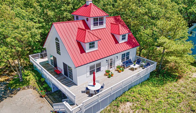 Beachin Lighthouse Villa at Silver Lake Sand Dunes and Little Sable Lighthouse