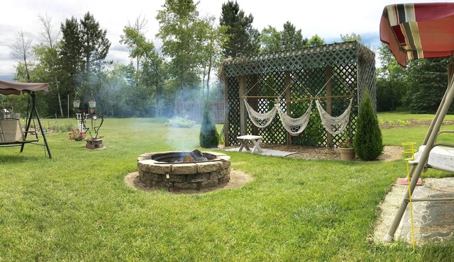 Beau Soleil Bungelow-Spacious 3 Bedroom Home with a Hot Tub, & Firepit