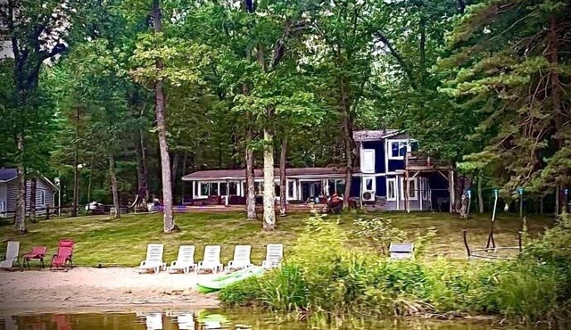 Beautiful 4 bed; 2 bath home on Long Lake!