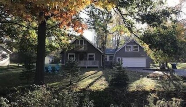 Beautiful 5-bedroom cottage across from Bass Lake
