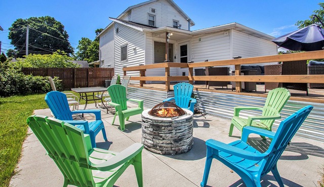 Beautiful Beach-Themed Muskegon Home near Lakes