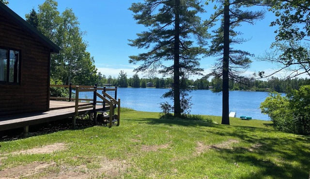 Beautiful Cabin on private lake close to all the attractions in the Eastern UP!