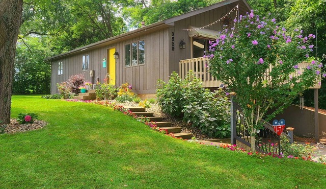 beautiful cottage by the lake. Relax and enjoy your stay.