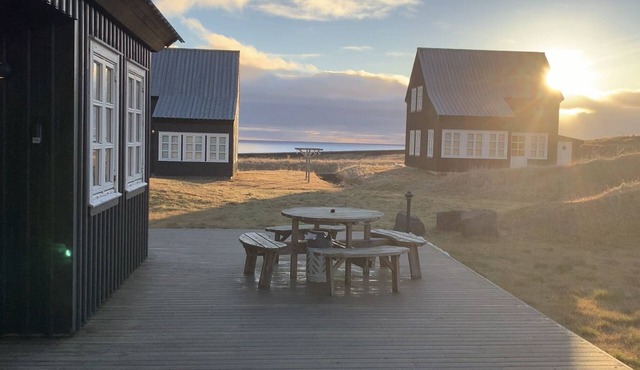 Beautiful home between glacier and sea, Iceland in Hellnar