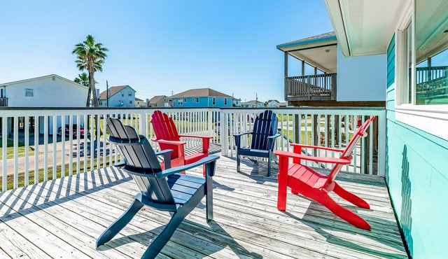 Beautiful Home with Partial Gulf View, WiFi, Enclosed Yard, & Community Pool