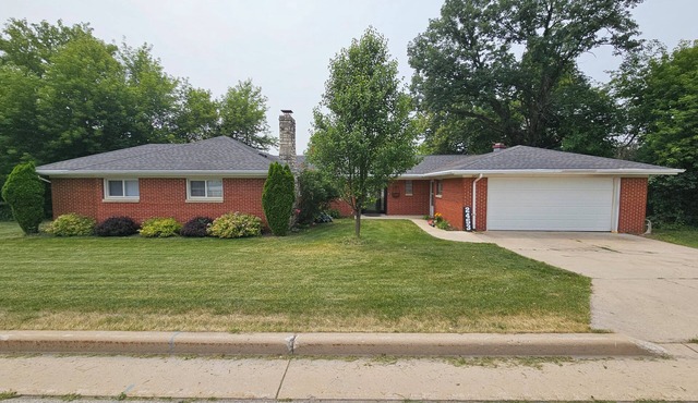 Beautiful House overlooking the city of Green Bay