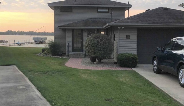Beautiful Lake Coldwater Home with Panoramic Lake Views, 3 Beds Sleeps 10