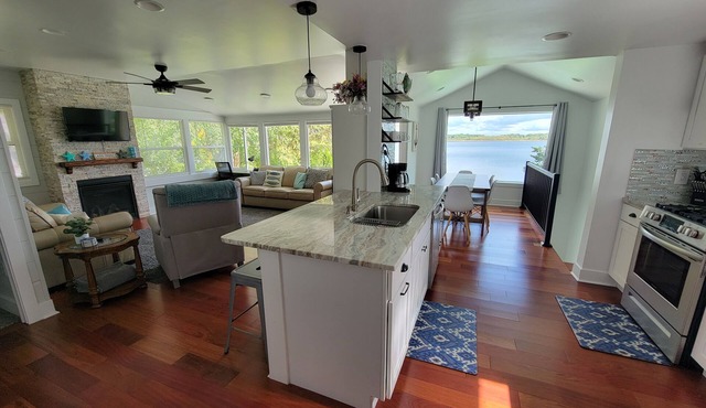Beautiful lakefront property on Barton Lake with Hot Tub!