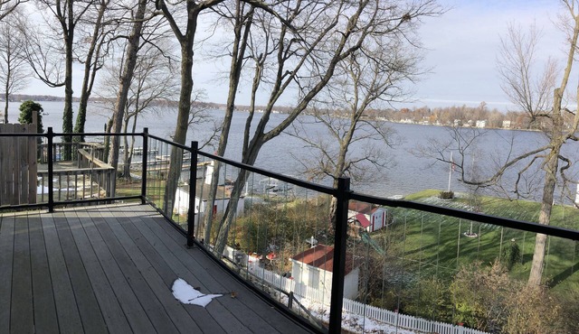 Beautiful lakeview Home! Great views and we rent a dock access from neighbor!