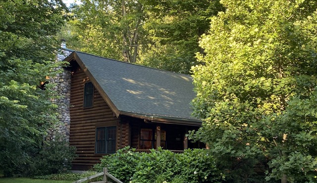 Beautiful Log Lake Cabin- Saugatuck
