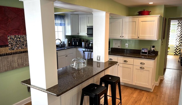 Beautiful Milwaukee North Shore Home!- 15 minutes from downtown