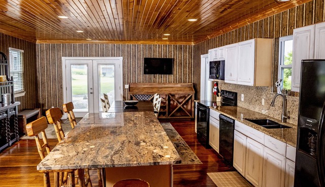 Beautiful Private Updated Farmhouse