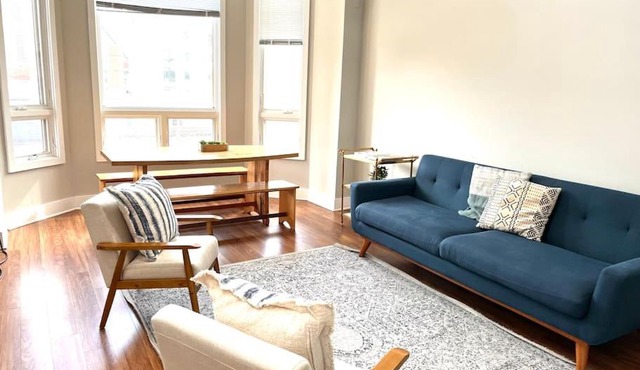 Beautiful Unit CHI in Prime River North - top floor